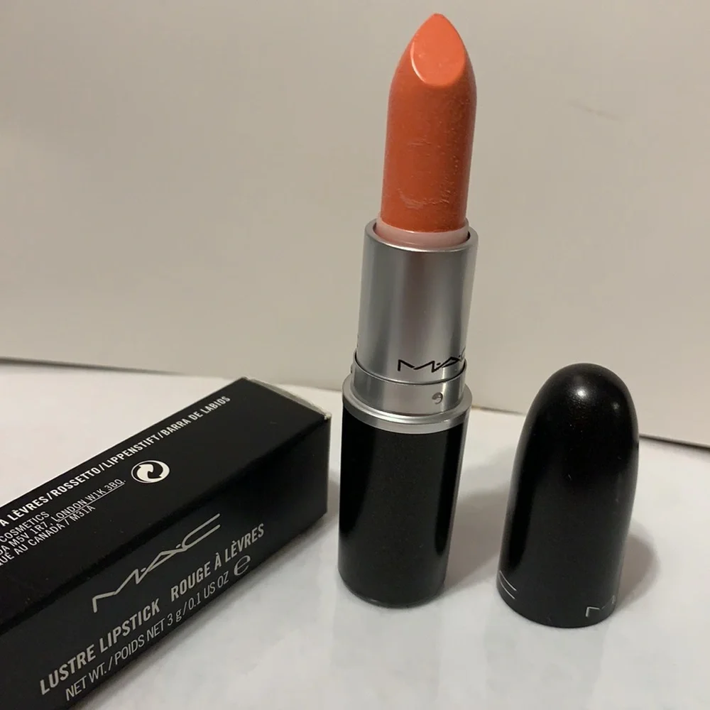 NEW MAC LIPSTICK RAZZLEDAZZLER A85  FULL SIZE NEW